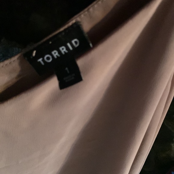 Taupe tank - Picture 2 of 3